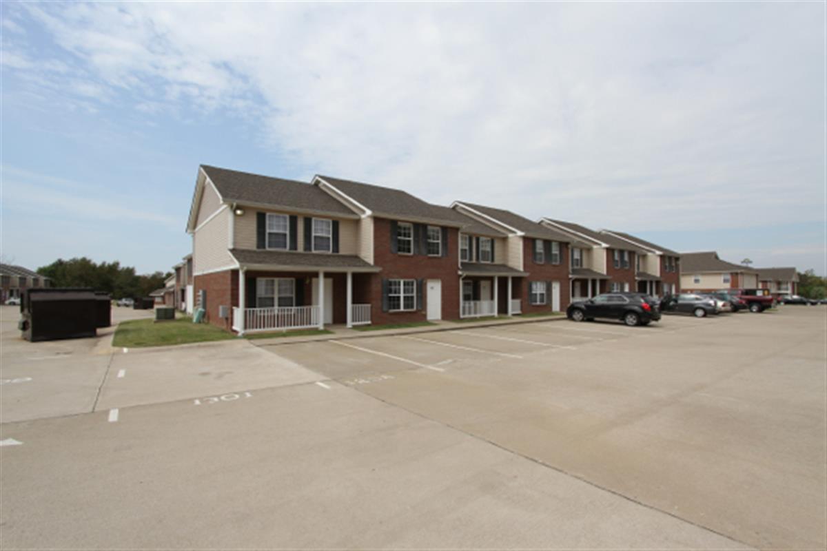 Gateway Village Townhomes & Apartments Apartment in Clarksville, TN
