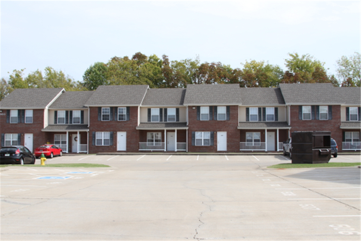 Gateway Village Townhomes & Apartments - Apartment in Clarksville, TN