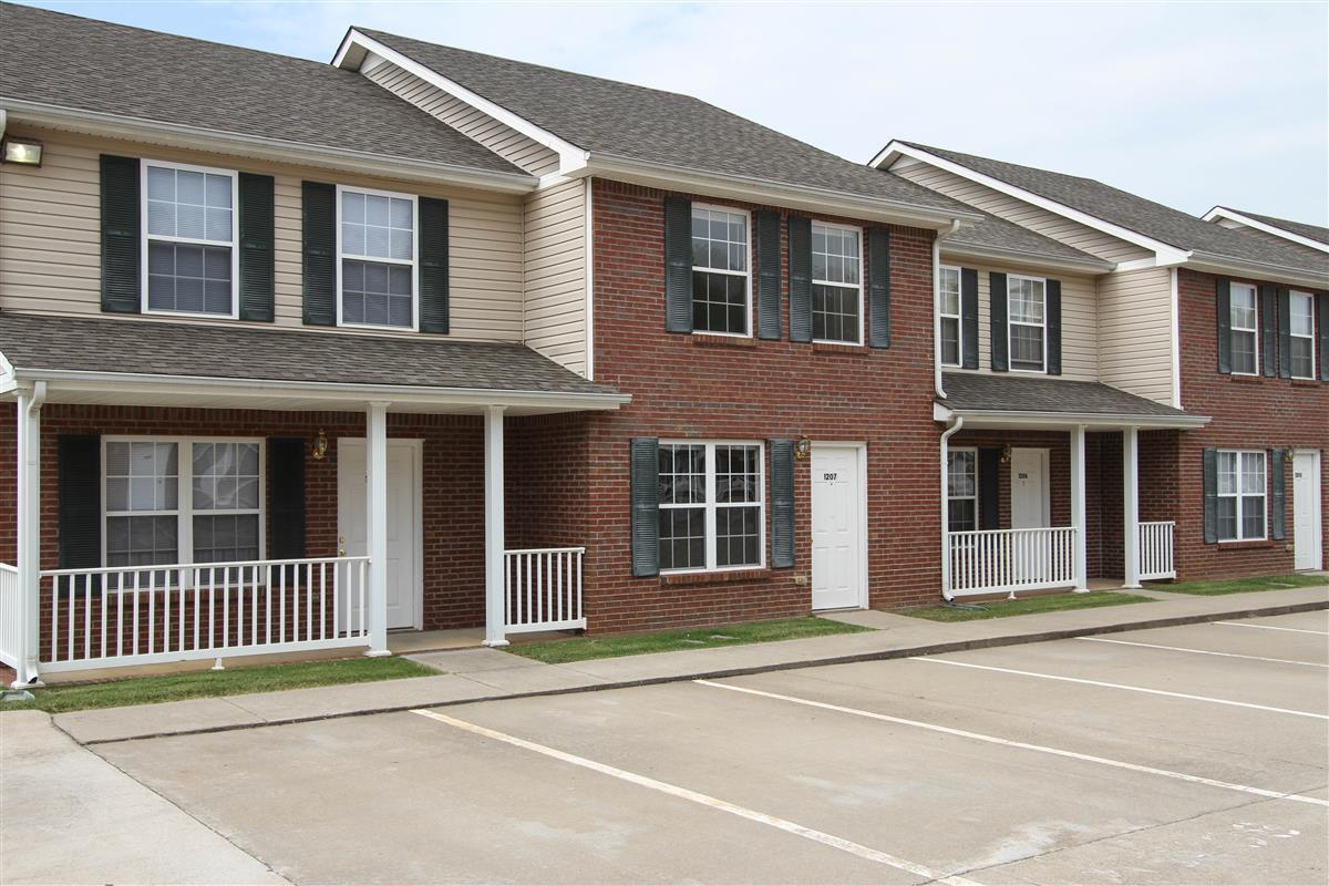 Gateway Village Townhomes \u0026 Apartments 