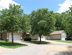 AAA Extended Stay Furnished at Condor Court MONTH TO MONTH apartment in Clarksville, TN