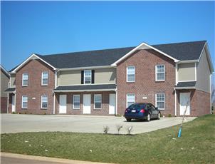 Oak Arbor Townhomes apartment in Clarksville, TN